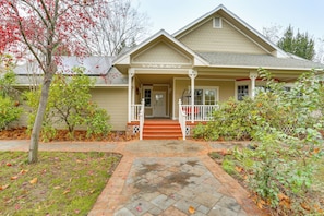 House (3 Bedrooms) | Front of property - Country Comfort! Spacious Family Home By Red Bluff (Los Molinos)