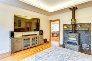 Interior - Country Comfort! Spacious Family Home By Red Bluff (Los Molinos)