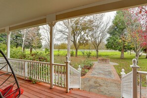 Interior - Country Comfort! Spacious Family Home By Red Bluff (Los Molinos)