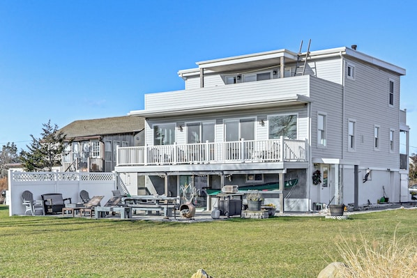 Apartment (3 Bedrooms) | Front of property