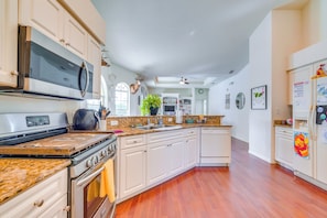 Interior - 4 Mi to Dtwn Inverness: Pet-friendly Family Home (Inverness)