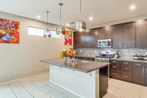 House (3 Bedrooms) | Interior