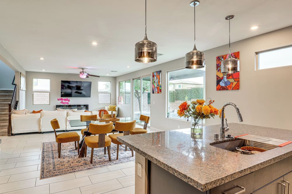 11 Mi to the Strip: Quiet Home in North Las Vegas - Clark County, NV
