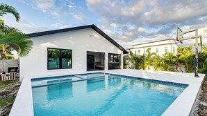 Front of property - 1 Mi to Beach! Modern Tropical Retreat in Naples (Naples)