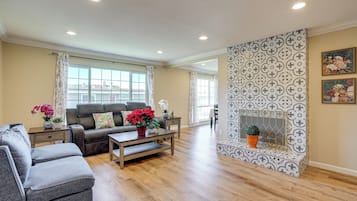 House (4 Bedrooms) | Interior