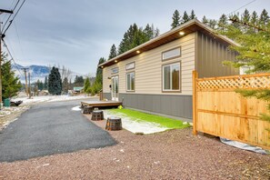 Interior - 1 Mi to Waterfront Trails, Troy Home w/ Hot Tub! (Troy)