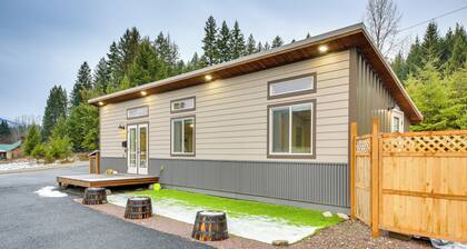 1 Mi to Waterfront Trails, Troy Home w/ Hot Tub!