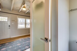 Apartment (0 Bedroom) | Interior - Convenient Couple's Retreat 3 Mi to Dtwn Austin! (Austin)