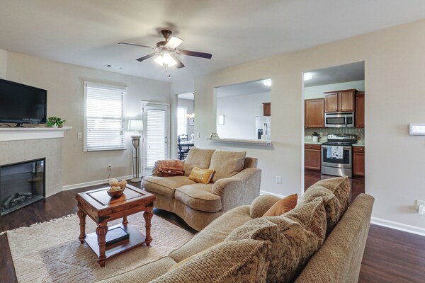 Walk To Park: Peaceful Atlanta Townhome W/ Deck - Georgia Renaissance Festival