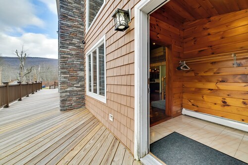 Walk to Hunter Village! Family Ski Retreat w/ Deck