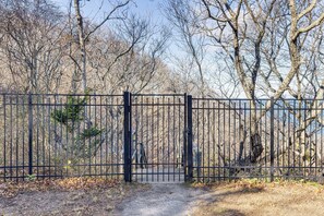 Apartment (0 Bedroom) | Interior - Bluffside Studio w/ Beach Access in Calverton! (Calverton)