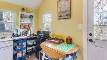 Apartment (0 Bedroom) | Interior