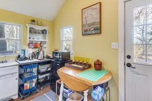 Apartment (0 Bedroom) | Interior - Bluffside Studio w/ Beach Access in Calverton! (Calverton)