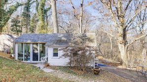 Unclassified image, 2 of 25, button - Bluffside Studio w/ Beach Access in Calverton! (Calverton)
