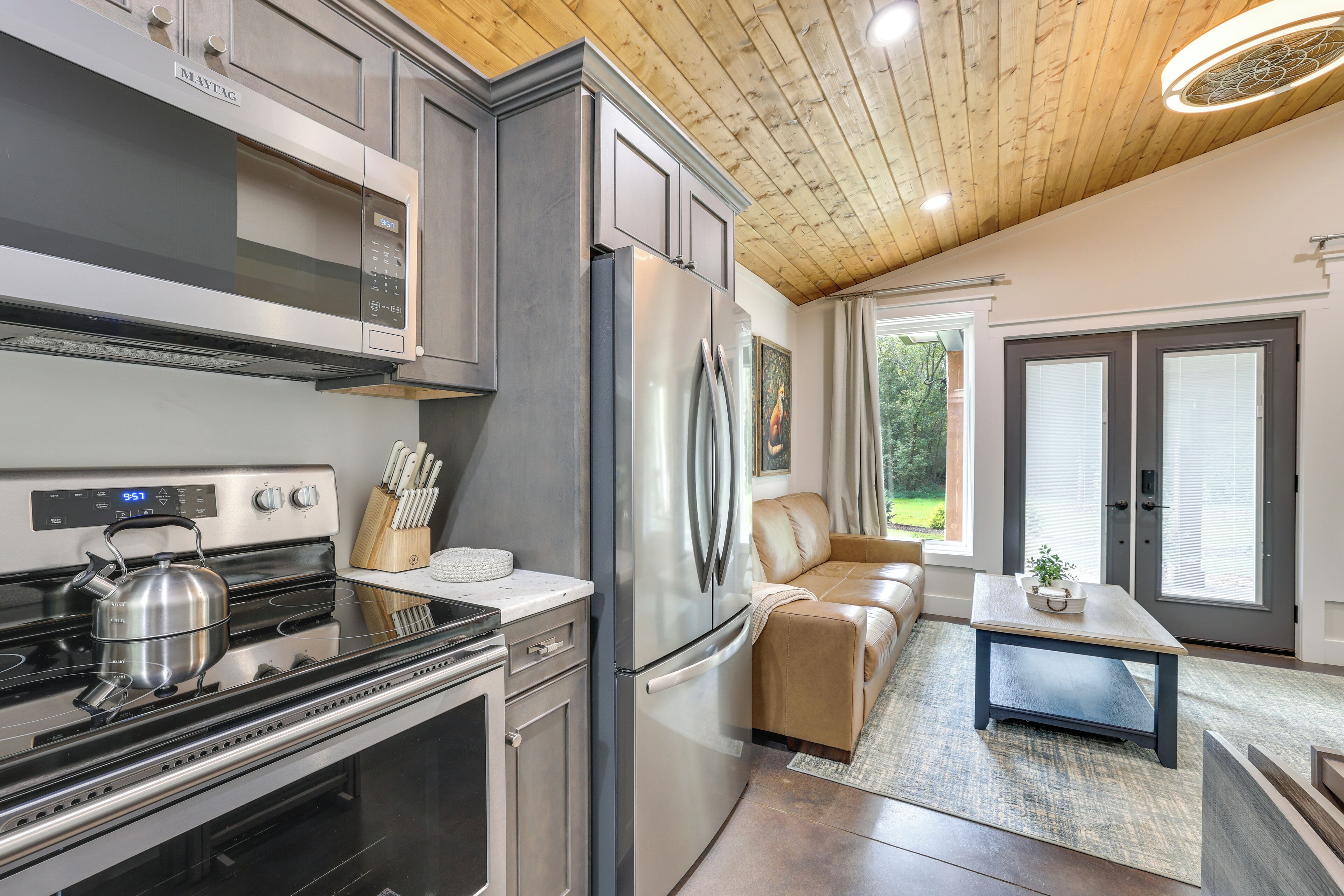 House (2 Bedrooms) | Interior