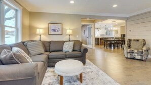 House (4 Bedrooms) | Interior - Getaway w/ Private Acreage in the Minneapolis Area (Loretto)