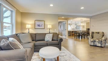 House (4 Bedrooms) | Interior