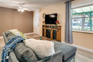 House (2 Bedrooms) | Interior - 1 Mi to Boat Ramp: Lake Livingston Getaway w/ Deck (Livingston)