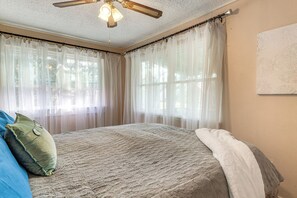 House (2 Bedrooms) | Interior - 1 Mi to Boat Ramp: Lake Livingston Getaway w/ Deck (Livingston)