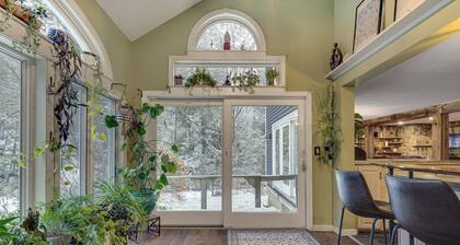 3 Mi to Mount Snow: Spacious West Dover Home