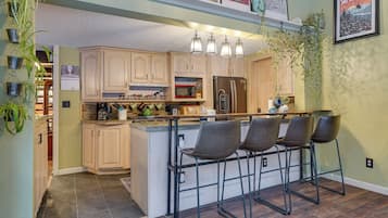 ุงูู
ูุดุฃุฉ ู
ู ุงูุฏุงุฎู