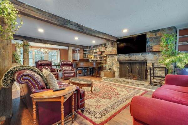 3 Mi To Mount Snow: Spacious West Dover Home - Vermont
