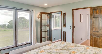 7 Mi to Hilo Beaches: Peaceful Retreat w/ Sauna