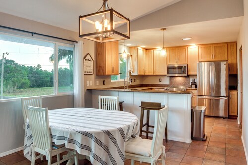 7 Mi to Hilo Beaches: Peaceful Retreat w/ Sauna