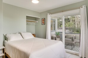 Interior - 7 Mi to Hilo Beaches: Peaceful Retreat w/ Sauna (Papaikou)