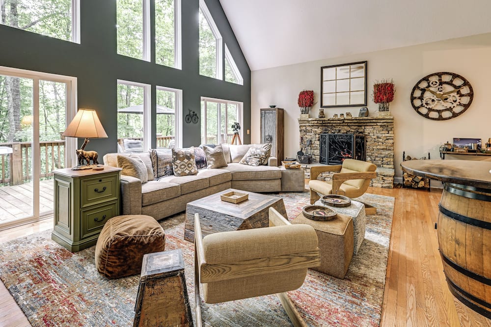 Modern Mountain Zen 3-bed, 3-bath Home With Creeks