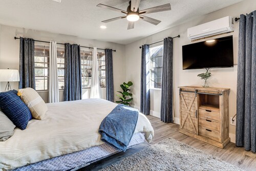 Deck & Screened Porch: Livingston Couples Retreat