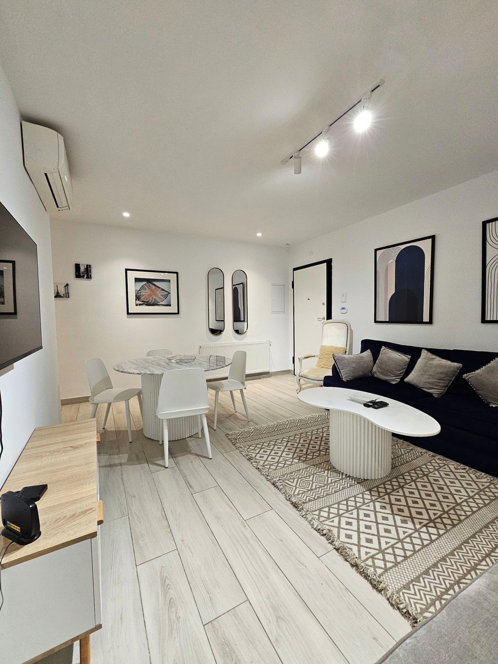 Apartment, 2 Bedrooms, Accessible, Smoking | Dining room