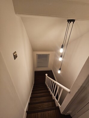 Interior - Timeless Retro Nest Spacious 1bedroom Duplex apartment with balcony Shoreditch (London)