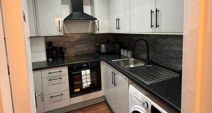 Timeless Retro Nest Spacious 1bedroom Duplex apartment with balcony Shoreditch