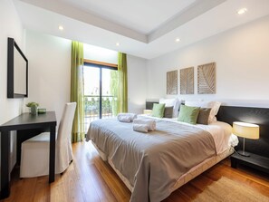 Iron/ironing board, travel cot, WiFi, bed sheets - Baia da Luz - Luz Suite (Luz)