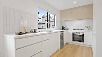 Deluxe-Villa, Blick auf den Innenhof | Eigene Küche