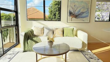 Deluxe-Villa, Blick auf den Innenhof | Wohnbereich