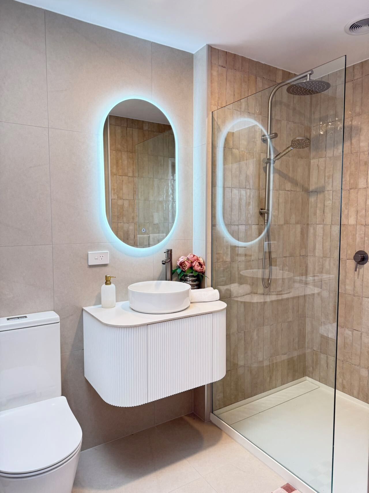 Deluxe Villa, 3 Bedrooms, Hill View | Bathroom | Shower, free toiletries, hair dryer, towels