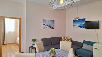 Economy-huoneisto, parveke, vuoristonäköala | Oleskelualue | Leluja