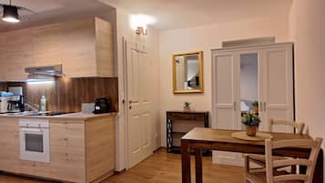 Basic-dobbeltværelse - udsigt til gårdsplads | Gratis Wi-Fi