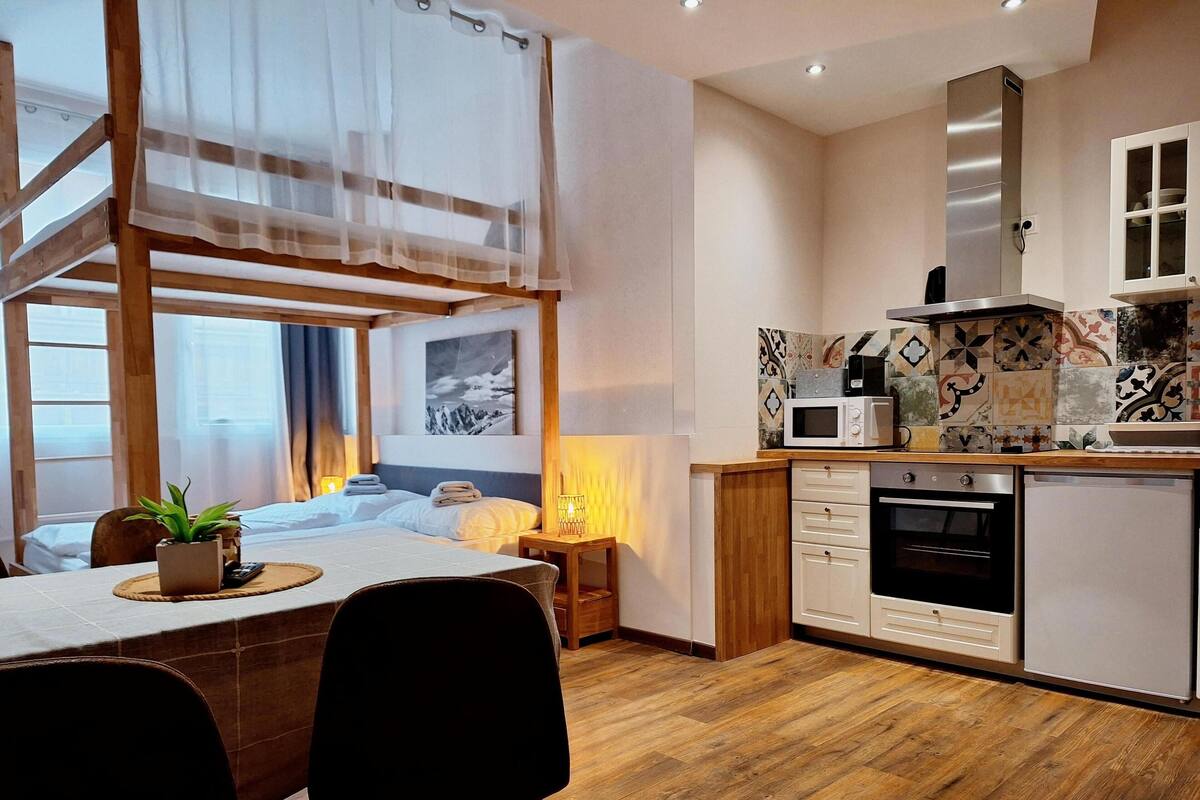 Appartement familial, vue sur la cour intérieure | Accès au Wi-Fi (inclus)