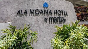 The exterior of the Ala Moana Hotel by Mantra, featuring a modern architectural design with a prominent entrance and a clear view of the surrounding area. - Junior Suite 1 Bedroom Ala Moana Condominium, City / Partial Ocean from Lanai (Honolulu)