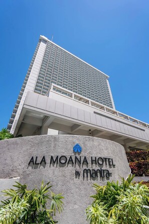 Exterior - Junior Suite 1 Bedroom Ala Moana Condominium, City / Partial Ocean from Lanai (Honolulu)