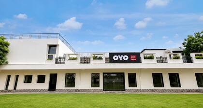 Hotel O Ambuja City Centre Mall