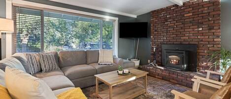 Casa, 3 quartos | Área de estar | Smart TV