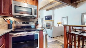 Condo, 3 habitaciones | Cocina privada | Refrigerador, horno, cafetera y tetera y tostadora 