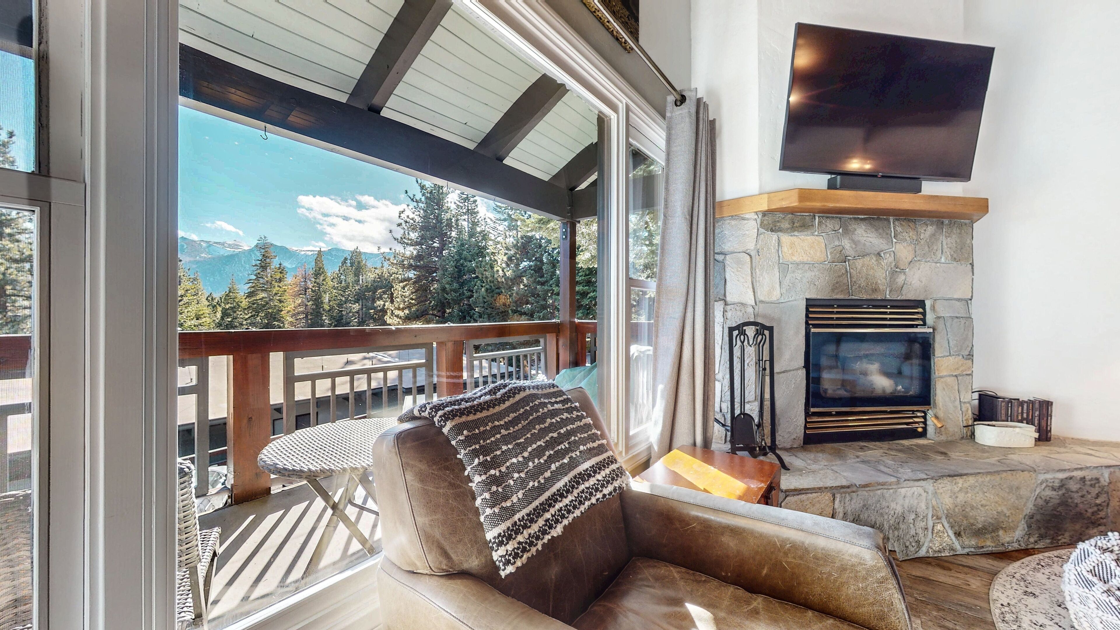 Condo, 3 Bedrooms | Living area