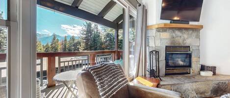 Smart TV, fireplace