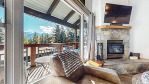 Living area - Upgraded, Fireplace, Walk to the Village, Shops & Gondola, Private Laundry (Mammoth Lakes)