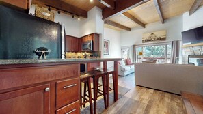 Interior - Upgraded, Walk to Village & Shops, On Site Hot Tub & Sauna, Private Laundry (Mammoth Lakes)